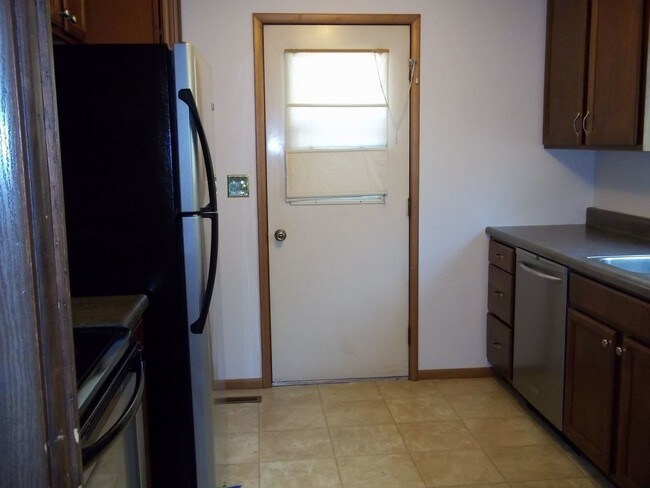 Building Photo - 1359 Southwinds Dr