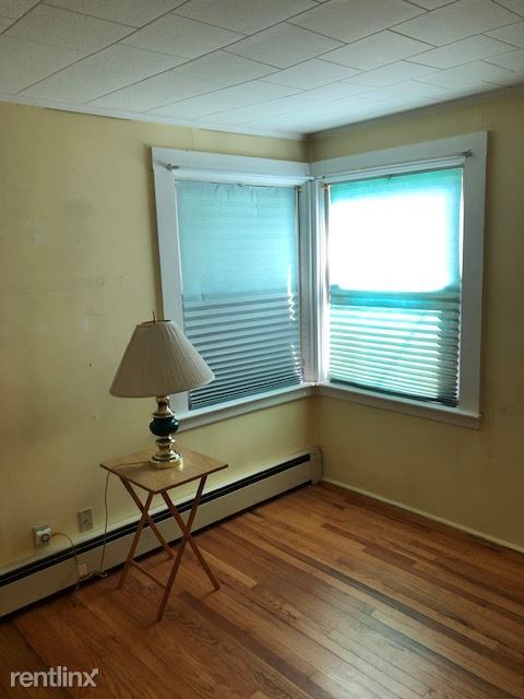 Building Photo - 3 br, 1 bath House - 1384 Sassaquin Ave