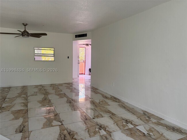 Foto del edificio - 1501 NE 191st St