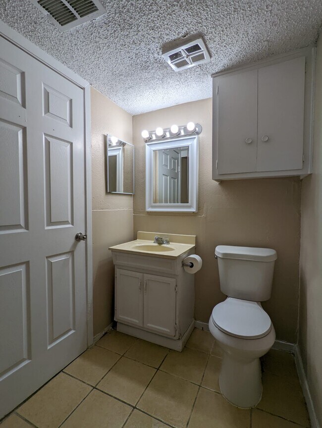Building Photo - 7724 Glen Meadows Dr