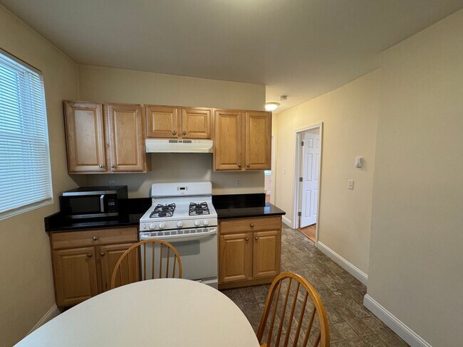 Foto del edificio - 220 Middlesex Ave