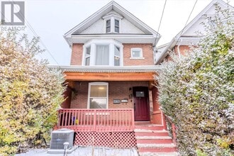 Building Photo - 9 Stirton St