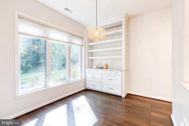 Foto del edificio - Beautifully updated 2 bed 2 bath patio-lev...
