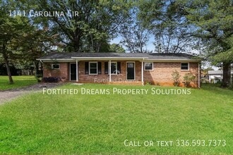 Building Photo - 1141 Carolina Cir