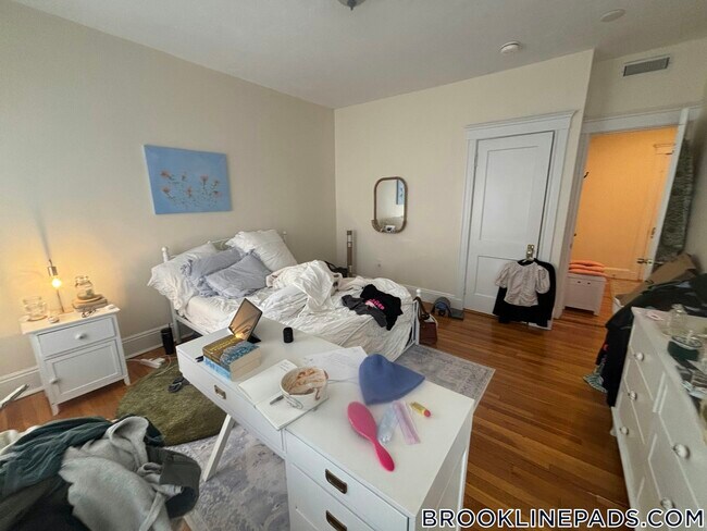 Building Photo - 191 Winthrop Rd