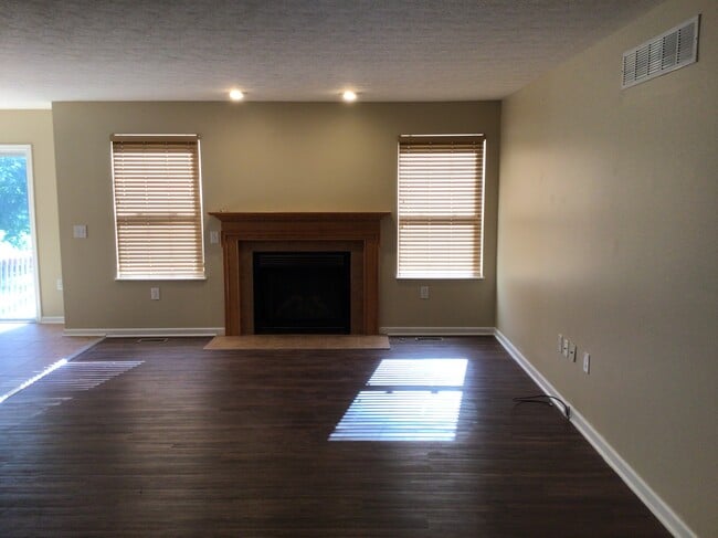 Building Photo - 117 Mannaseh Drive E