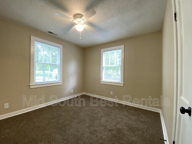 Building Photo - 2027 Tulsa Ave