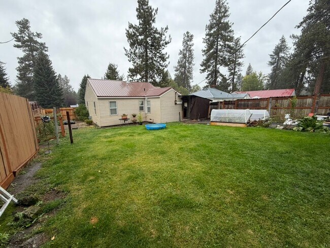 Building Photo - 138119 Manzanita Dr