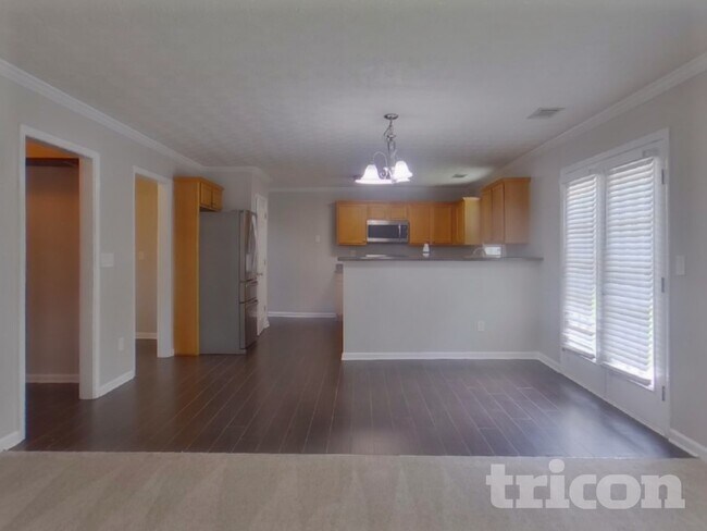 Building Photo - 315 Avonlea Dr