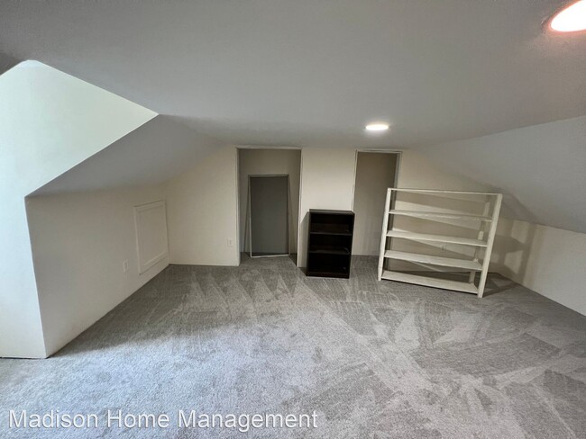 Building Photo - 4 br, 1 bath House - 429 Chestnut Street