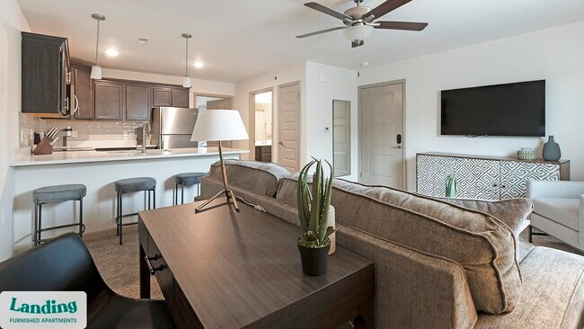 Foto del edificio - 610 Universal Dr