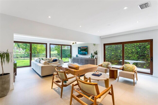 Foto del edificio - 5911 Alton Rd