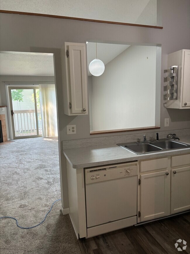 Building Photo - 17568 Pond Cir