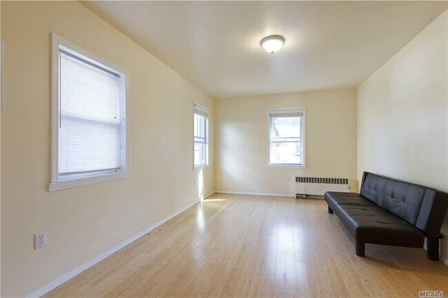 Foto del edificio - 150-24-150-84 84th Ave