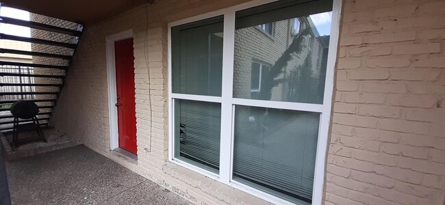 Building Photo - 7065 Bellfort Ave