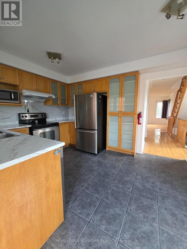 Building Photo - 98 Birdstone Crescent