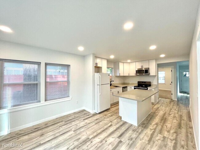 Building Photo - 2 br, 1 bath House - 1323 NE 118th Ave