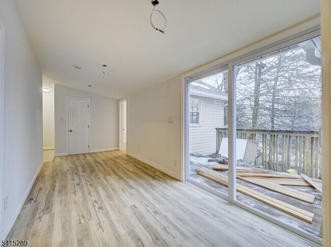 Foto del edificio - 240 Acabonack Rd