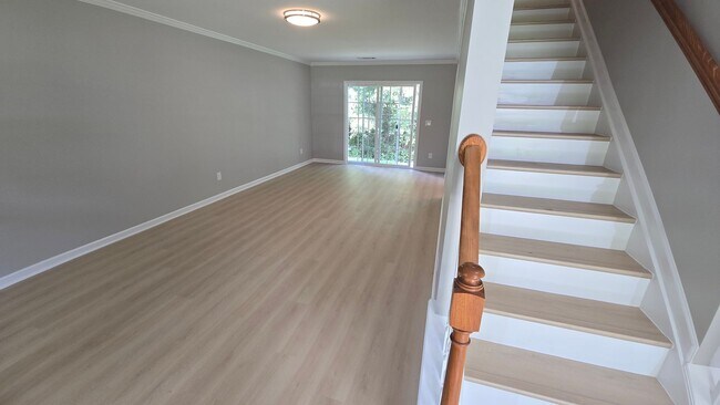 Foto del edificio - 614 Summerhill Dr