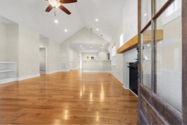 Foto del edificio - 155 Piney Ln