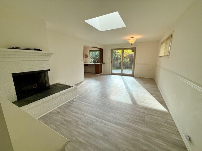 Building Photo - Charming 4-Bedroom Rental in the Heart of Downtown Bothell!
