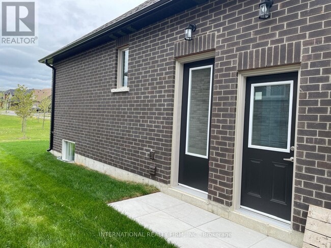 Building Photo - 184 Sanderling Crescent