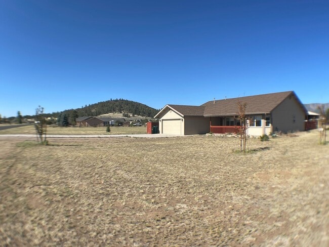 Building Photo - Spacious Single-Level Home in Desirable Do...