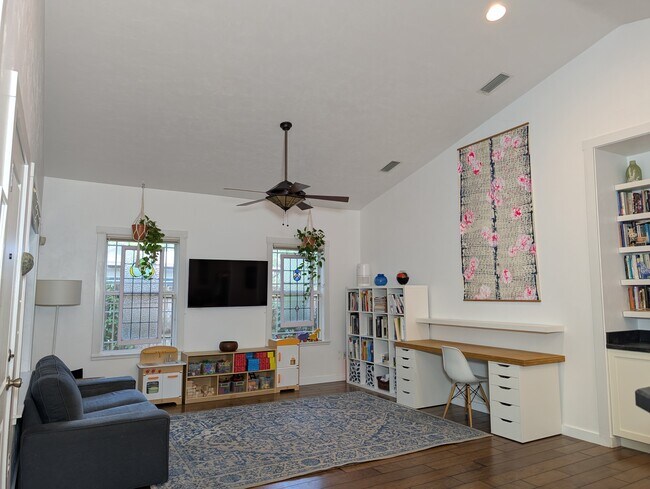 Sala de estar - 910 NW 29th Pl