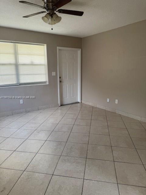 Foto del edificio - 893 NE 39th St