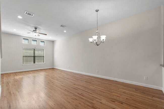 Building Photo - 2710 Hullsmith Dr