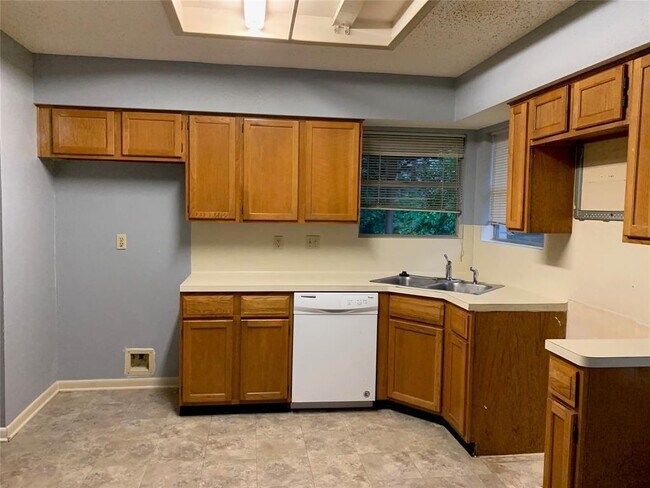 Building Photo - 2910 Lakefield Way