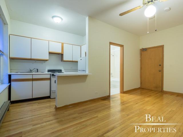 Building Photo - 2 bedroom in CHICAGO IL 60657