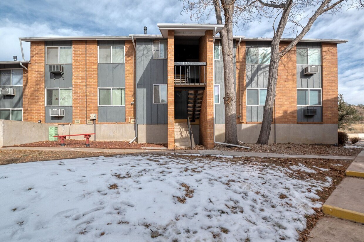 Primary Photo - Adorable updated 2 bdrm condo in quiet est...