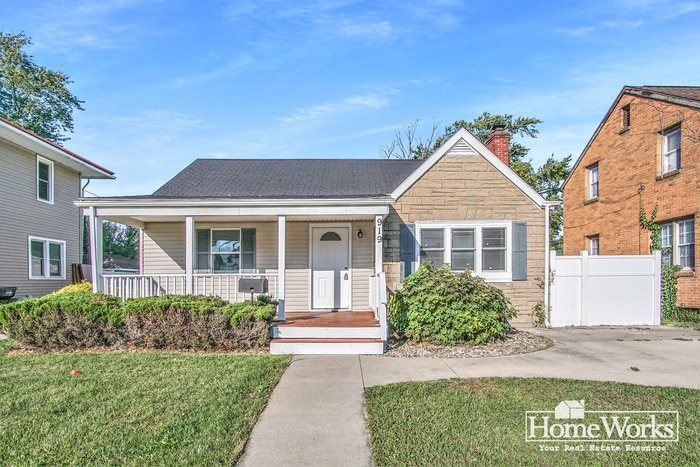 Primary Photo - 919 S Twyckenham Dr