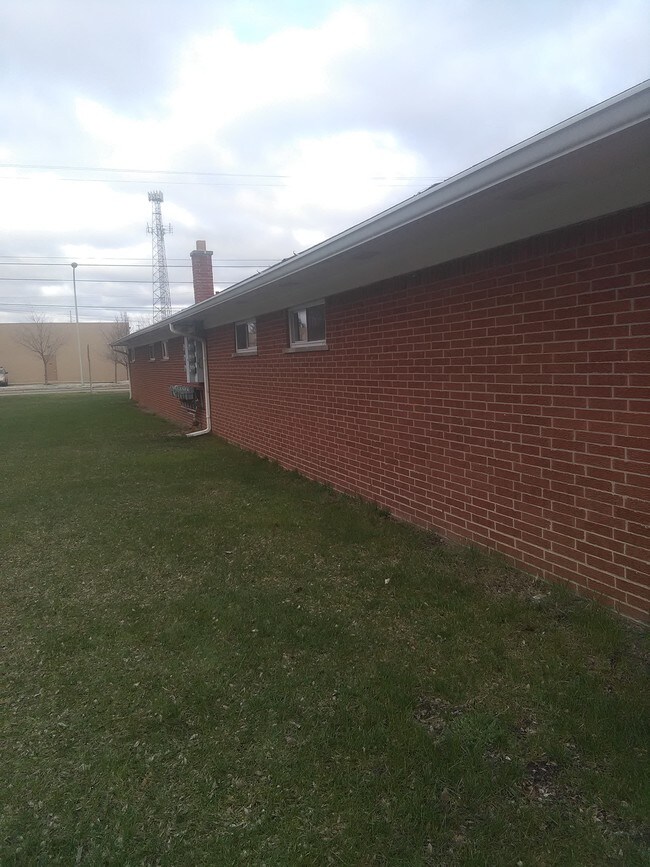 Building Photo - 324-326 North Ave
