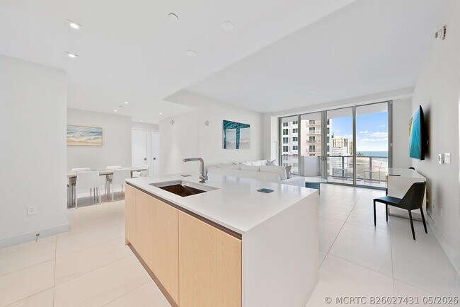 Building Photo - 3100 N Ocean Dr