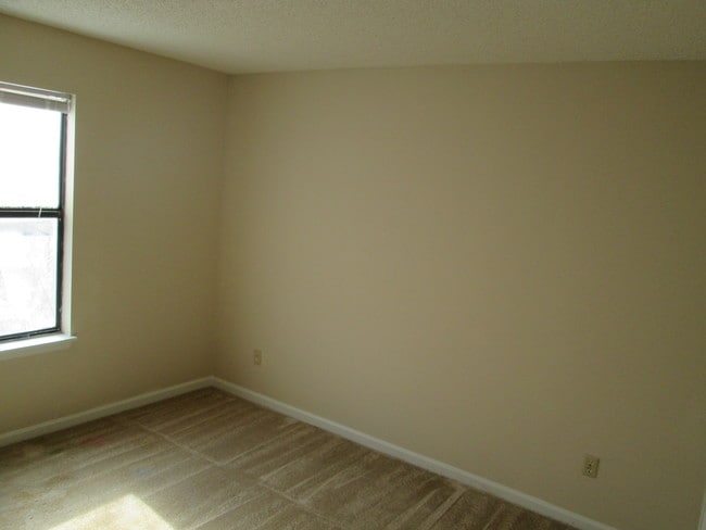 Building Photo - 9 Conifer Ct