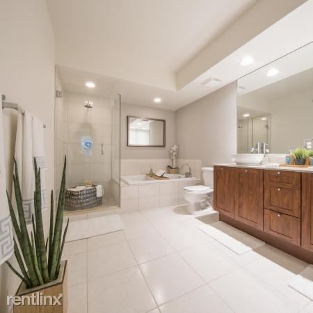 Building Photo - 3 br, 2 bath Apartment - 1301 E Sunrise Blvd