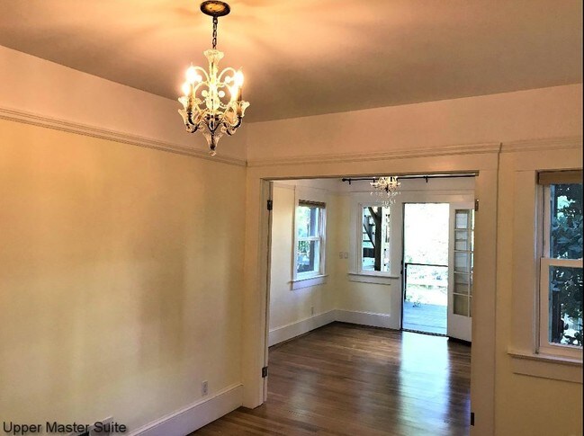 Upper Master/Double Room - 124 Chenery St