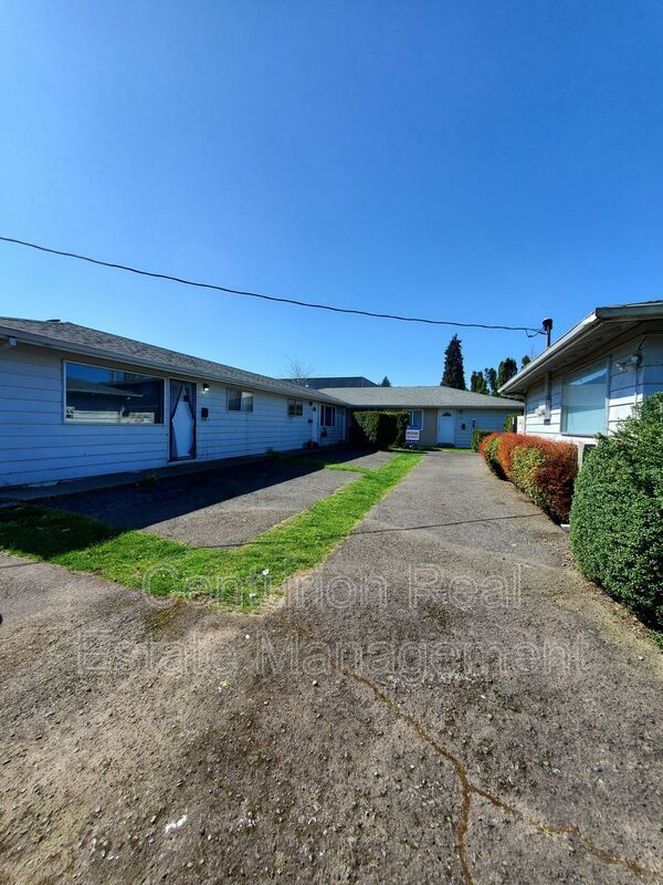 Primary Photo - 221 S Knott St