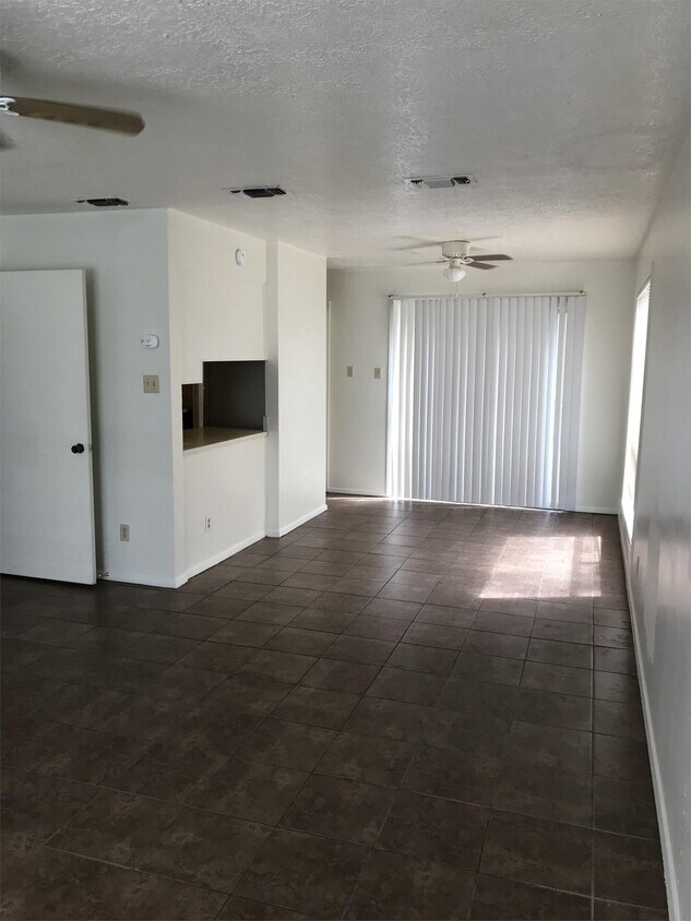 Foto principal - 1923 Pine Tree Dr