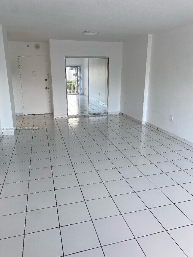 Foto del edificio - 400 Kings Point Dr