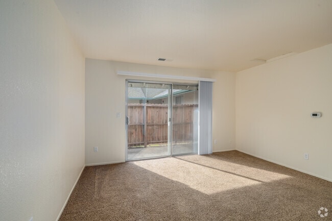 1BR, 1BA - 566SF - with Patio- Living Room.jpg - Valley Oak Apartments