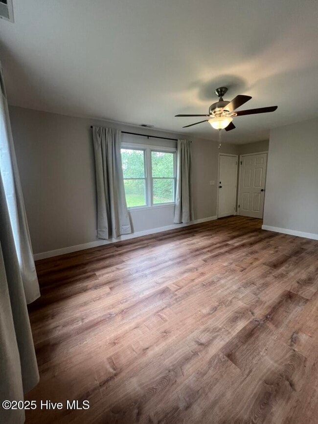 Building Photo - 10501 NC-211
