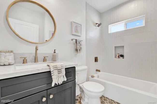 Foto del edificio - 2 br, 1 bath Duplex - 3213 W 21st St