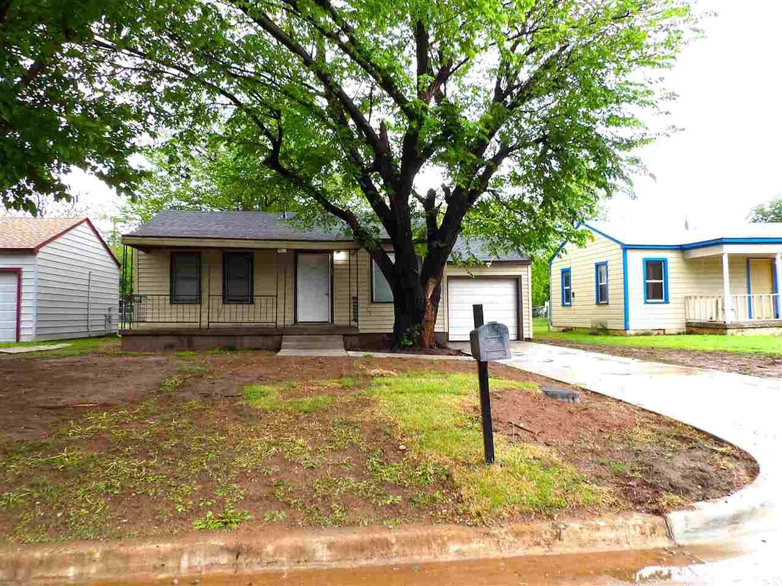 Primary Photo - 1406 NW Lincoln Ave