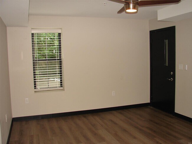 Building Photo - 333 S Kansas St