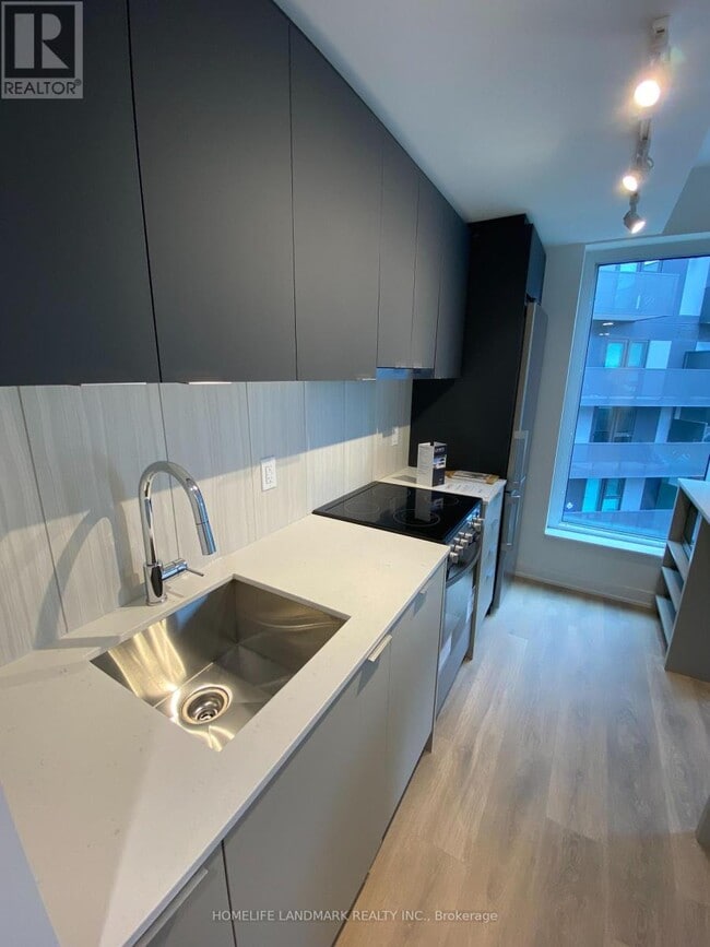 Building Photo - 8 Tippett Rd