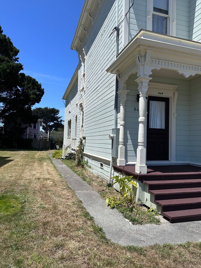 Building Photo - Stunning 1890 Eastlake Victorian | 5 Bedrooms | 2 Bathrooms | Flex Spaces | Steps from Old Town E...