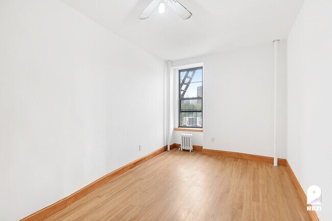 Building Photo - 179 E 105th St